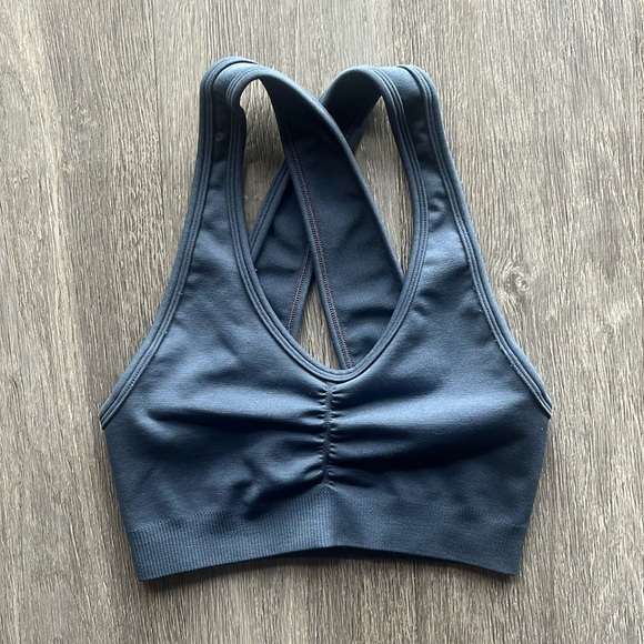 Alphalete Amplify Bra - Picture 3 of 5